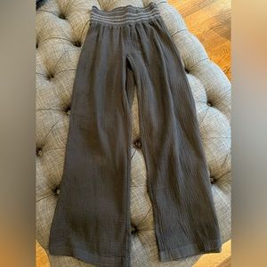 Sincerely Jules cotton wide leg pull on pants. Size small. Color black.